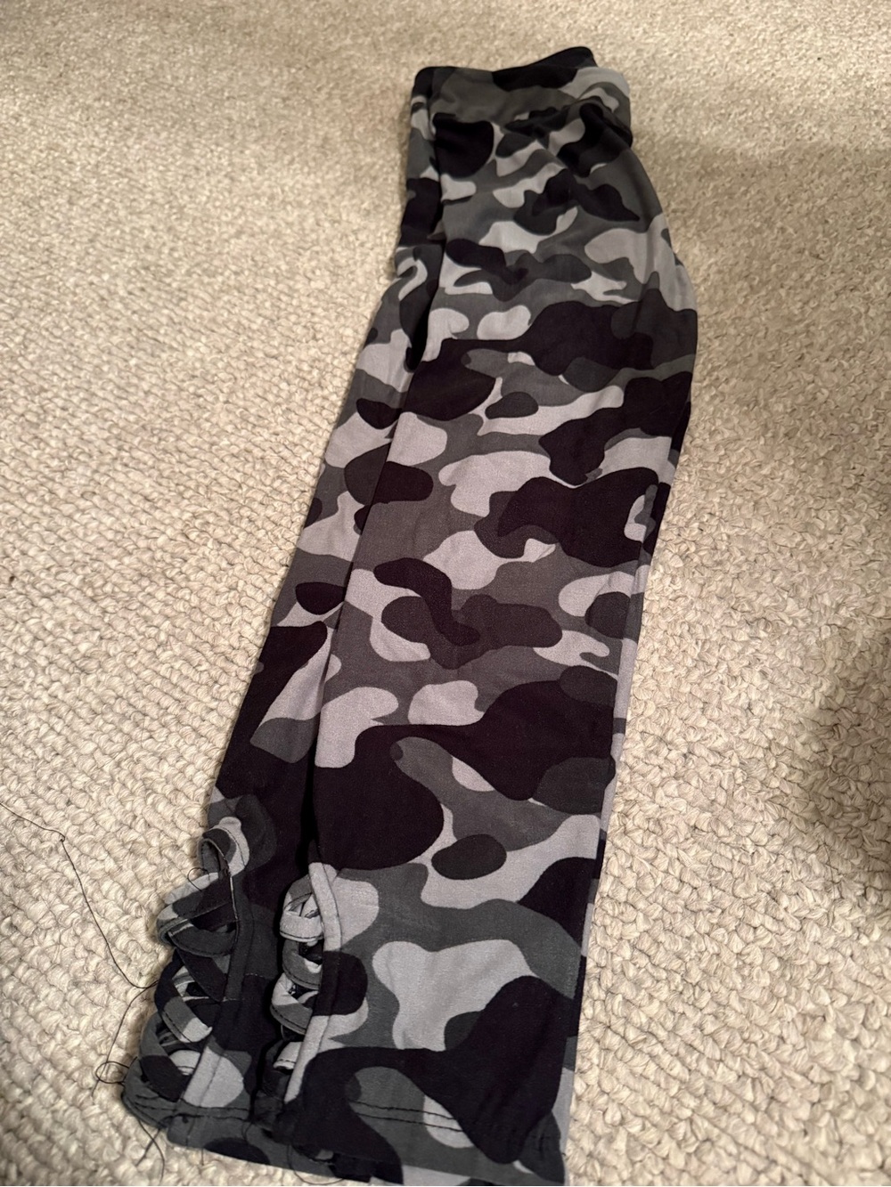 Hot Kiss Women's Black & Gray Camo Leggings